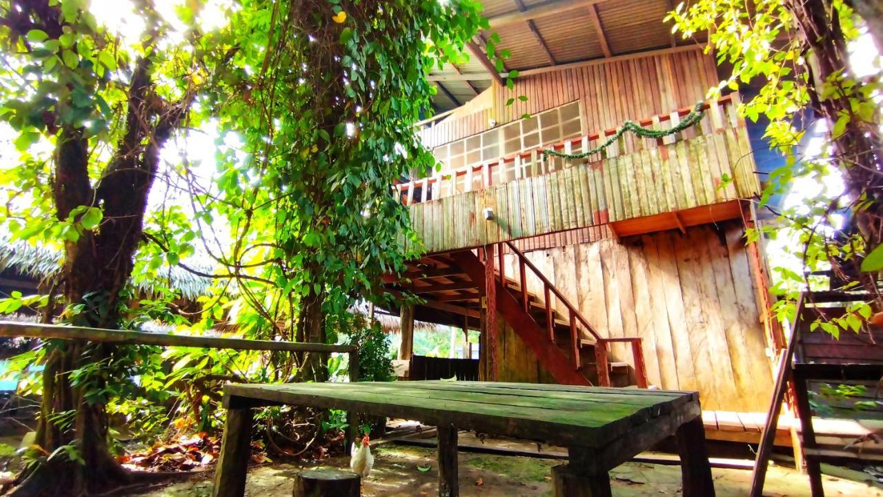 Hospedaje Y Tours Reina Arriera Amazonas Colombia Macedonia Exterior photo